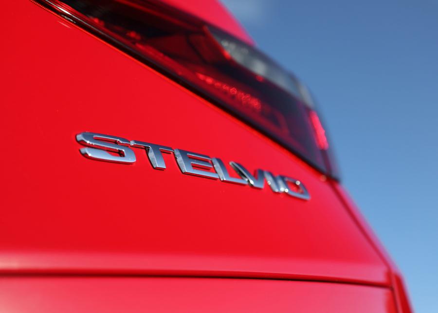 Логотип Alfa Romeo Stelvio Quadrifoglio (949) 2019 года  (AU) (фото 12 из 34)
